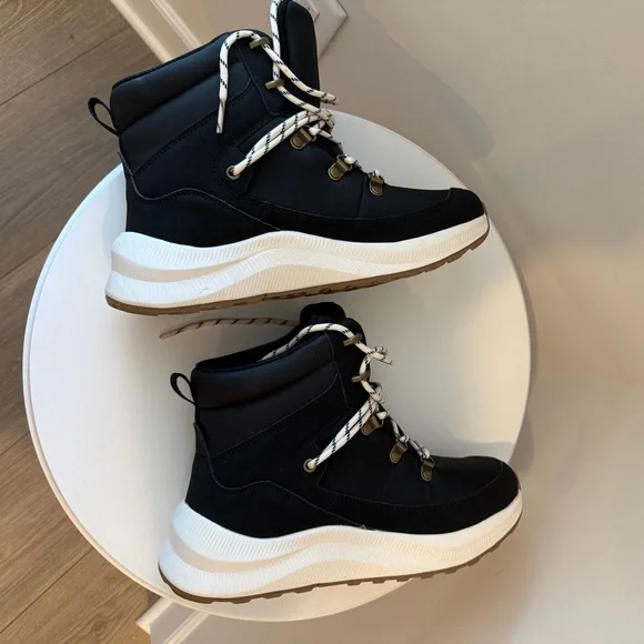 Universal Thread Black Winter Boots - Picture 5 of 8